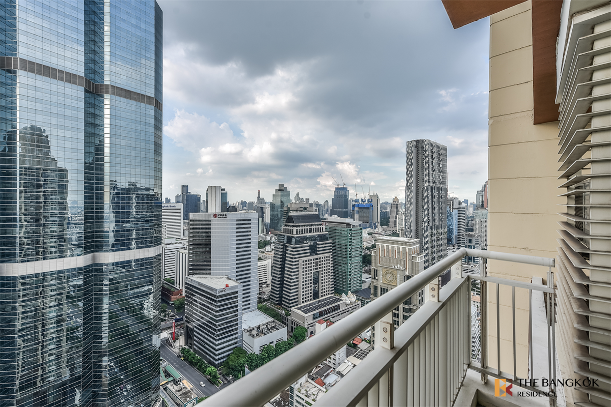 picture The Empire Place Luxury Condo at Special Price - 3/10