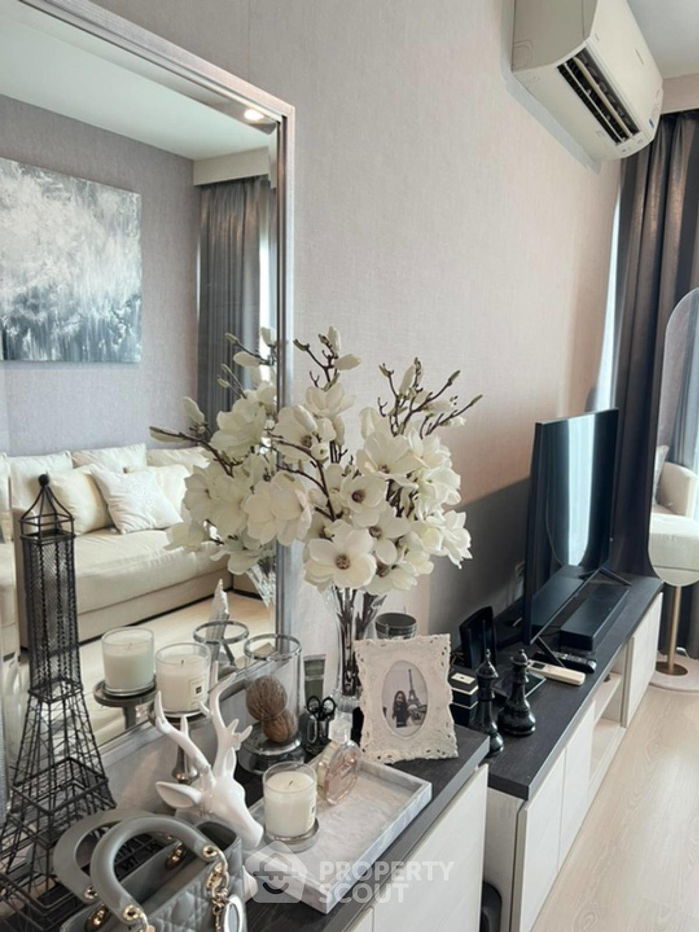 picture 2-BR Condo at Life Ratchadapisek near MRT Huai Khwang (ID 1541819) - 2/12