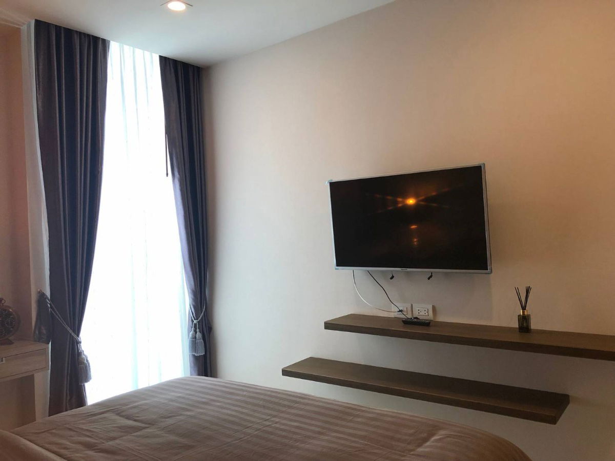picture ♢ Nice Decoration ♢ Tower B, 30+ Floor | 2 Bedrooms, 75.45 sq.m. | Condo skywalk connect to BTS ploenchit and Central Embassy. - 15/17