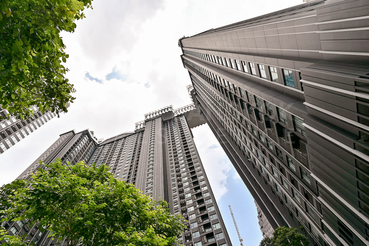 picture The Privilege of Luxury in an Economic Hub Location Life Asoke - Rama 9 near MRT Rama 9 Station - 1/9