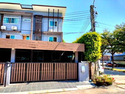 Home office for sale Bangkok : For Sale : Home Office Nirvana Park Sukhumvit 77  3-Story 4Bedroom at Line:@homefinder