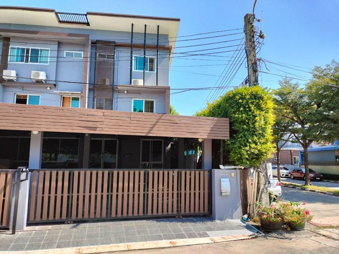 ขาย โฮมออฟฟิส เนอวานา พาร์ค สุขุมวิท77 3 ชั้น 4 นอน ที่ Line : @homefinder