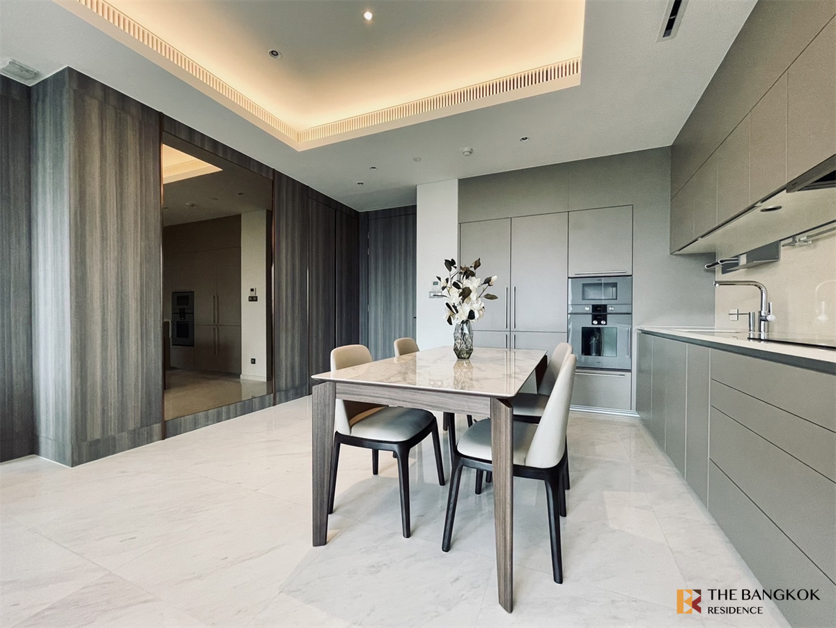 picture Live the Luxury Style in a High-potential Location Sindhorn Tonson - 1/10