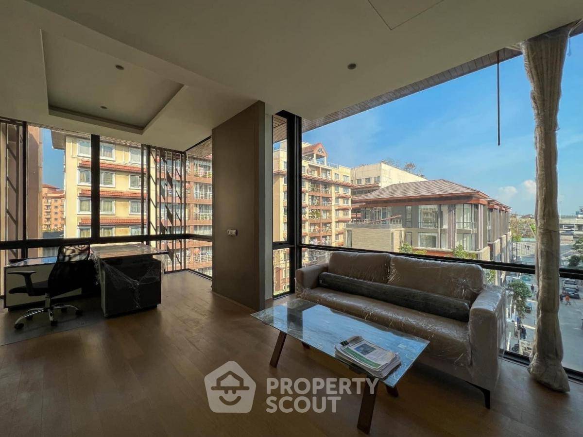 picture 4-BR House near MRT Khlong Toei (ID 1965944) - 23/30