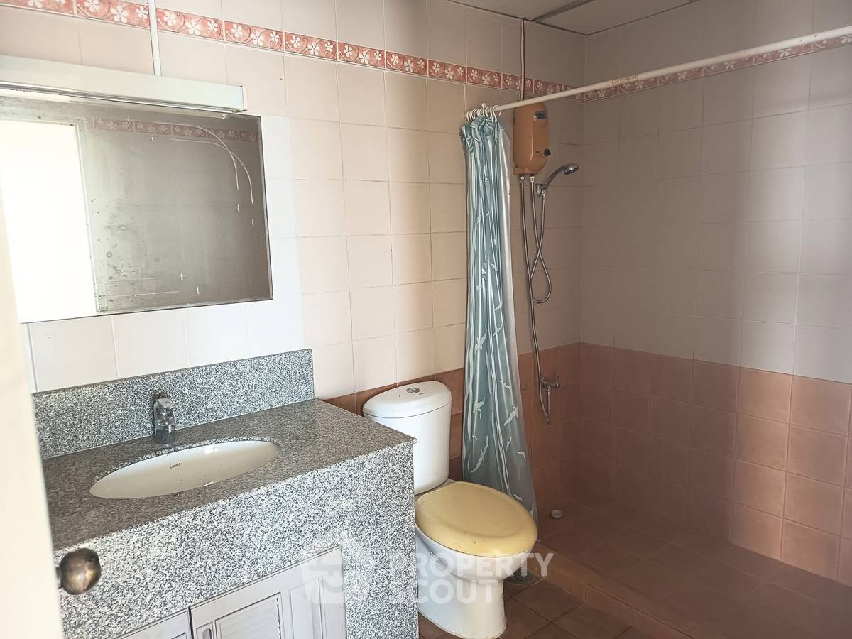 picture 3-BR Condo at View Talay 3 close to Phratamnak (ID 2209600) - 12/12