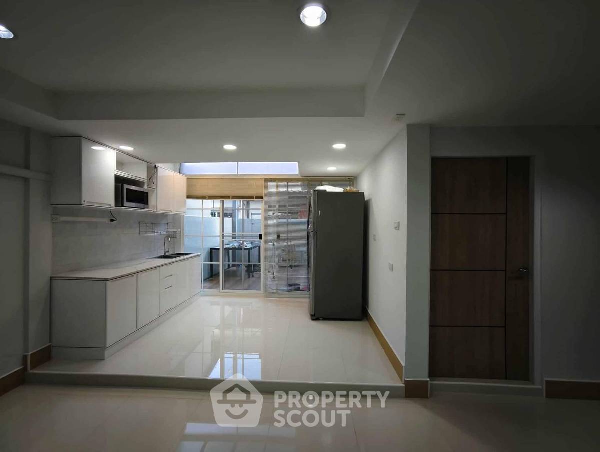 รูป ทาวน์เฮาท์ 3-ห้องนอน ใกล้ BTS ห้าแยกลาดพร้าว (ID 2035788) - รูปที่ 17/21