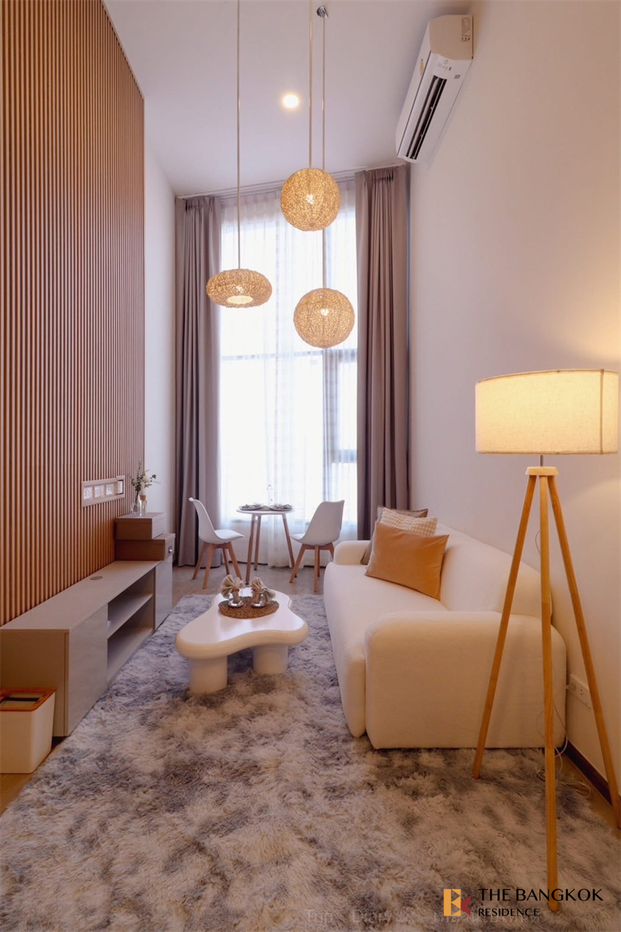 picture Luxuriously Elevated Unit SOHO Bangkok Ratchada near MRT Huai Khwang Station - 1/10