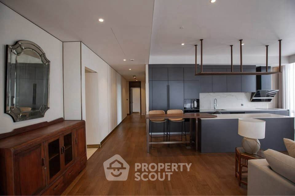 picture 3-BR Condo at Muniq Langsuan near BTS Ratchadamri (ID 2209128) - 3/10