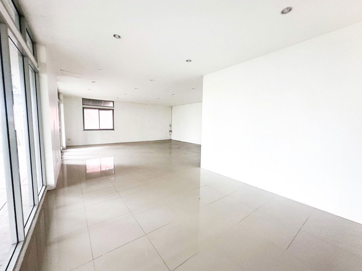 รูป ให้เช่า ออฟฟิศ สำนักงาน Office ไอเพลส แหลมฉบัง ติดถ.สุขุมวิท อ.ศรีราชา จ.ชลบุรี - รูปที่ 2/7