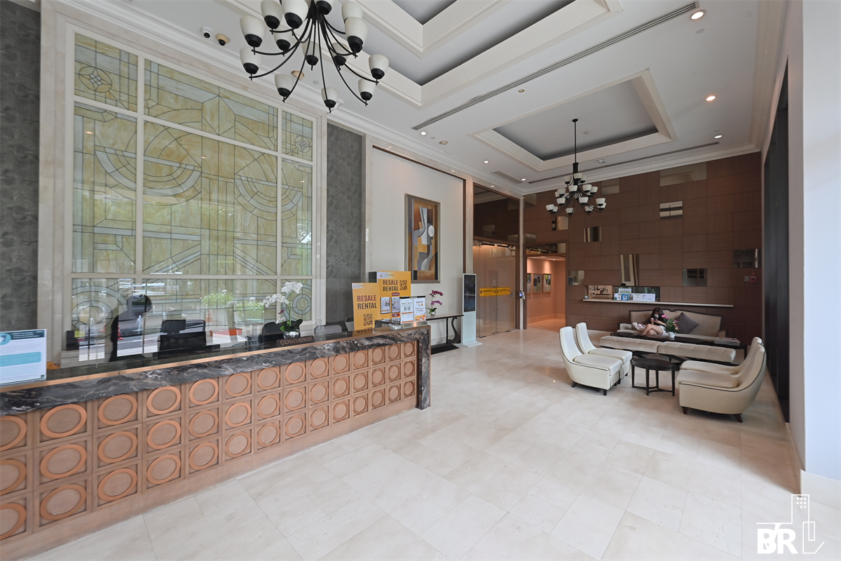 picture Ultimate Luxury Lifestyle with Convenience Villa Asoke near MRT Phetchaburi Station - 1/9