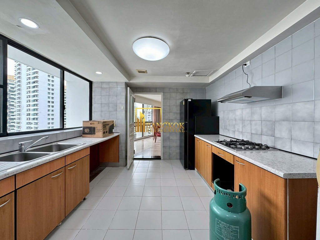 รูป President Park - Very Spacious 3 Bed Condo in Phrom Phong - BR18219CD - รูปที่ 12/43