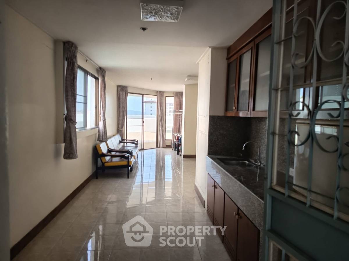 picture 3-BR Condo at View Talay 3 close to Phratamnak (ID 2209600) - 7/12
