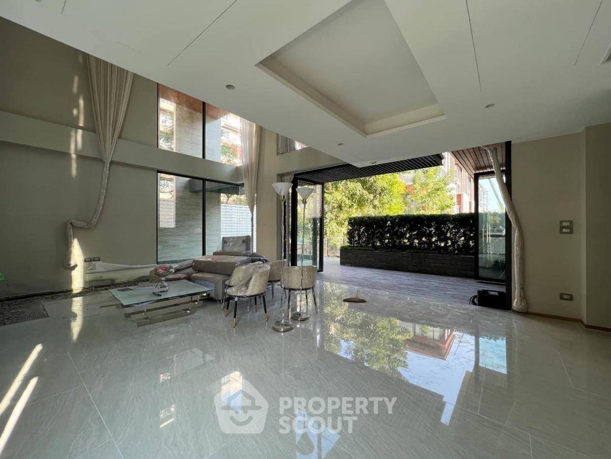 picture 4-BR House near MRT Khlong Toei (ID 1965944) - 12/30
