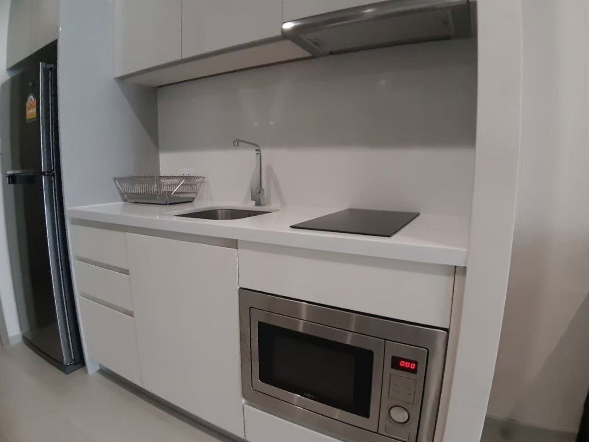 picture ♦ Best Price ♦ Tower B, 10+ Floor, Type A12 | 1 Bedroom, 46.72 sq.m. | Condo skywalk connect to BTS ploenchit and Central Embassy. - 14/18
