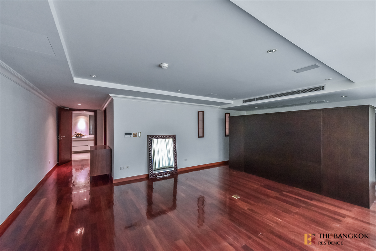picture Somkid Gardens Luxury Condo Ready to Move-in at the Best Location near BTS Phloen Chit - 2/10