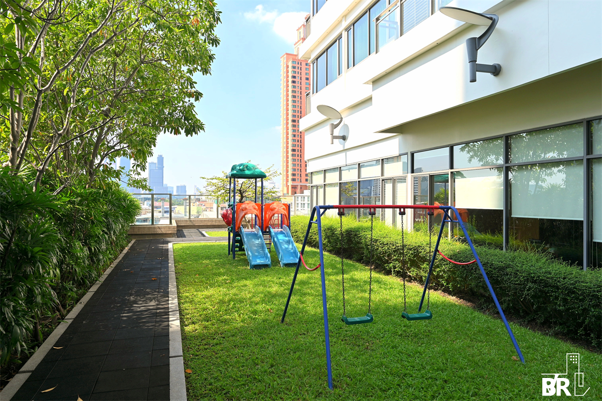 picture Bright 24 Premium Luxury Condo in Prime Location - 8/9