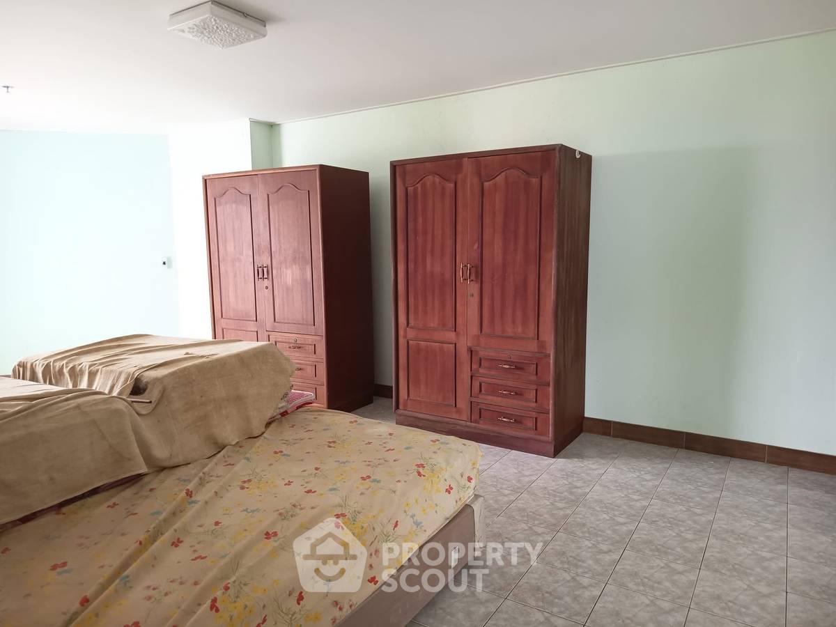 picture 3-BR Condo at View Talay 3 close to Phratamnak (ID 2209600) - 8/12