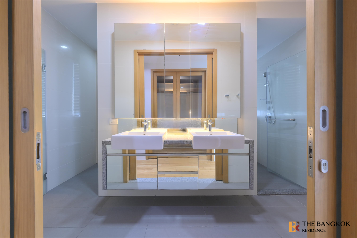 picture Millennium Residence Luxury Unit, Ready for You Without the Wait - 5/10