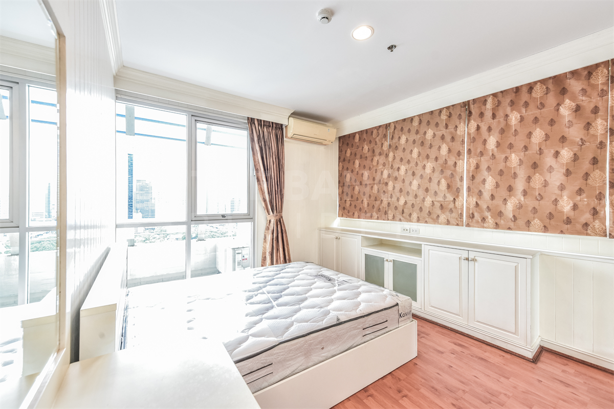 picture Luxury Unit, Ready for You Without the Wait St.Louis Grand Terrace near BTS Saint Louis - 5/10