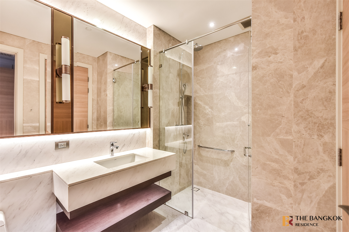 picture Sindhorn Residence  Luxury Condo at Special Price - 4/10