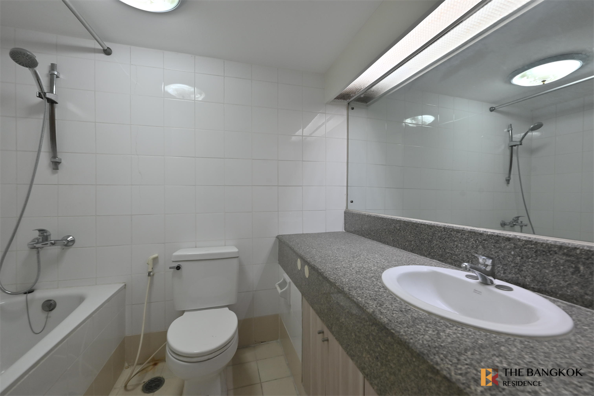 picture Baan Suanpetch near BTS Phrom Phong Live the Luxury Style in a High-potential Location - 4/10