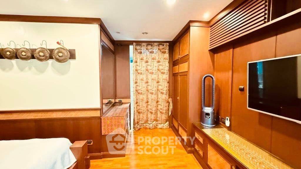 picture Studio Condo at Baan Siri Sathorn Condominium near MRT Khlong Toei (ID 1751652) - 3/4