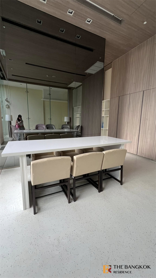 picture The Saint Residences Luxuriously Elevated Unit near MRT Phahonyothin Station - 3/10