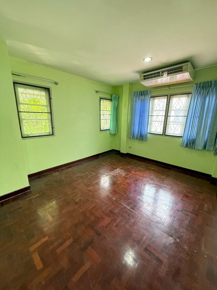 รูป 🏡 ทาวน์เฮาส์ห้องมุมหลังใหญ่ พร้อมสวนเล็กๆ ข้างบ้าน – ซ.ร่วมมิตรพัฒนา ใกล้ห้าแยกวัชรพล - รูปที่ 10/14