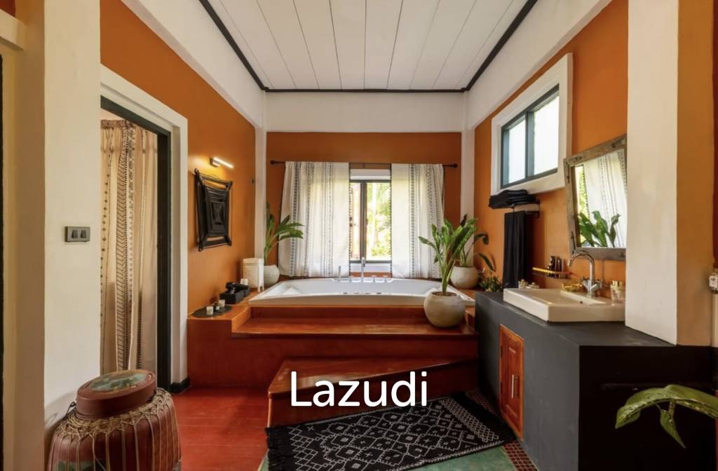 รูป Renovated 700 m² Residence on 1,600 m² of Land – Elegance, Tranquility, Swimming Pool - รูปที่ 14/20