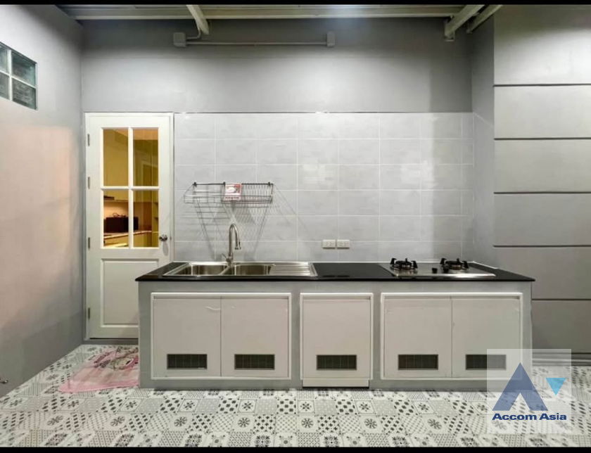 รูป 🔼🔽 AccomA 📩 Fully Furnished,Newly renovated,Pet friendly 4 BR Townhouse @Plus Park Avenue Lasalle - Srinakarin (AA42913) - รูปที่ 6/17