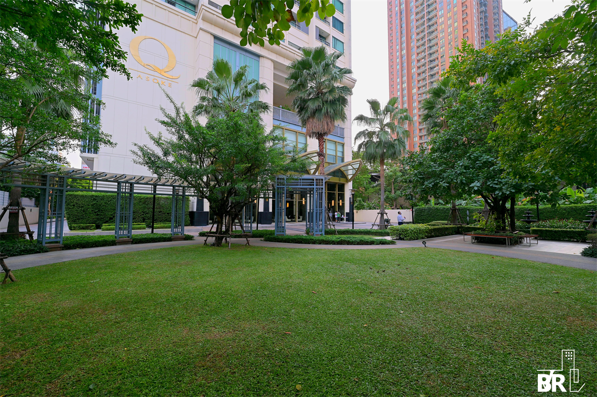 picture Q Asoke Luxury Condo at Special Price near MRT Phetchaburi Station - 2/9