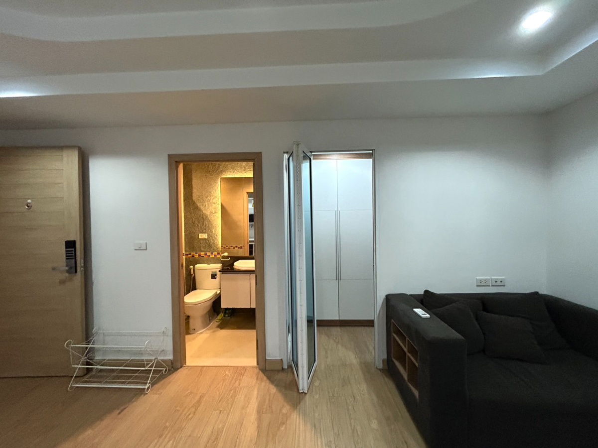 picture Selling Trams condo Jed yod , near Nimman , Maya Mall , Price 1.79 MB Tel. 082-3899314 (Khun Boo) - 6/22