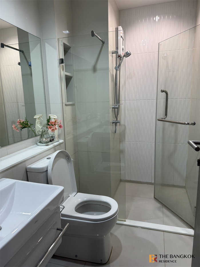 picture Luxury Condo at Special Price Life Asoke - Rama 9 near MRT Rama 9 Station - 1/9
