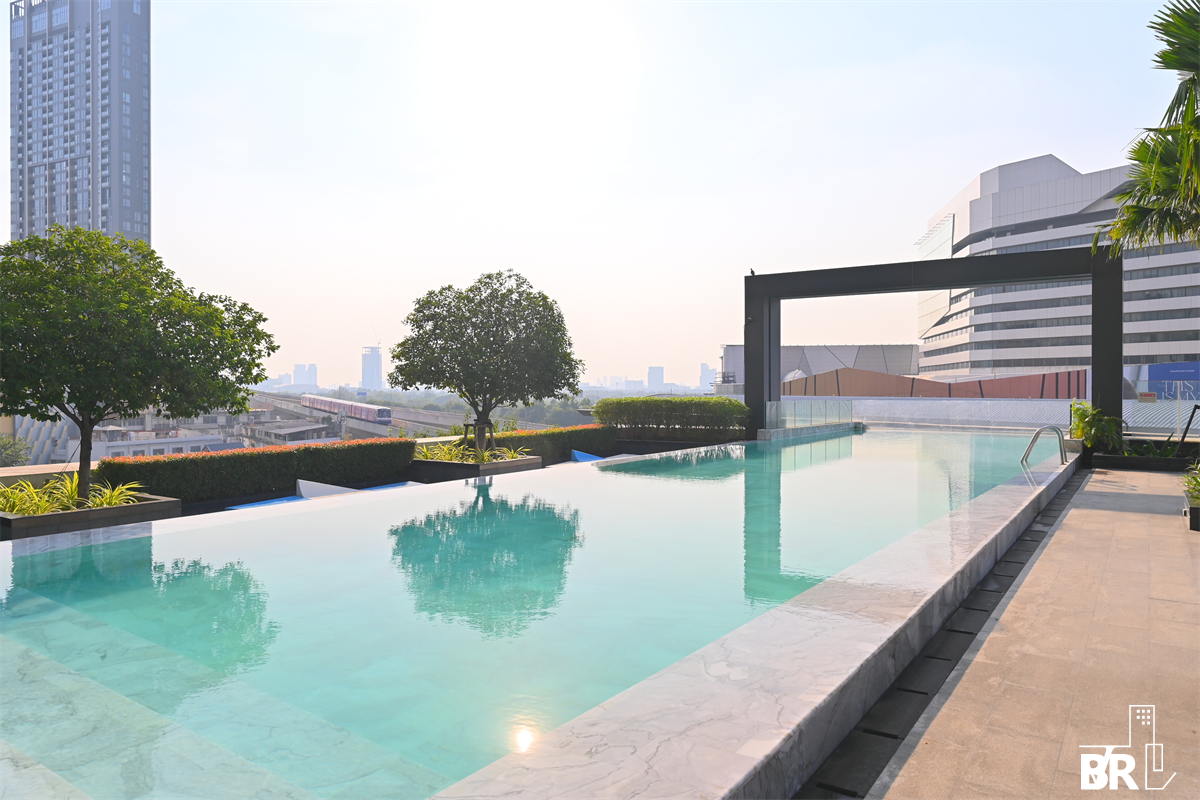 picture Live the Luxury Style in a High-potential Location M Ladprao near BTS Ha Yaek Lat Phrao - 1/9
