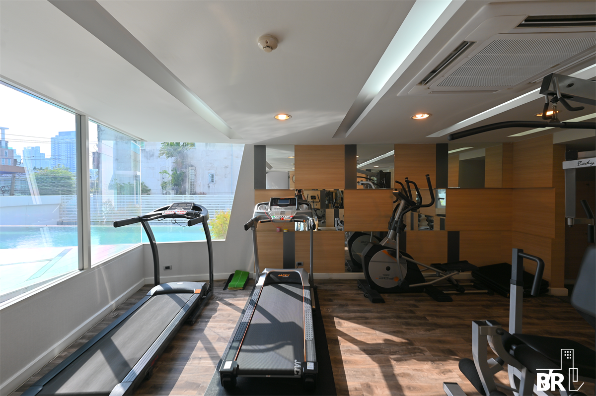 picture The Crest Sukhumvit 49  Ultimate Luxury Lifestyle with Convenience - 2/9