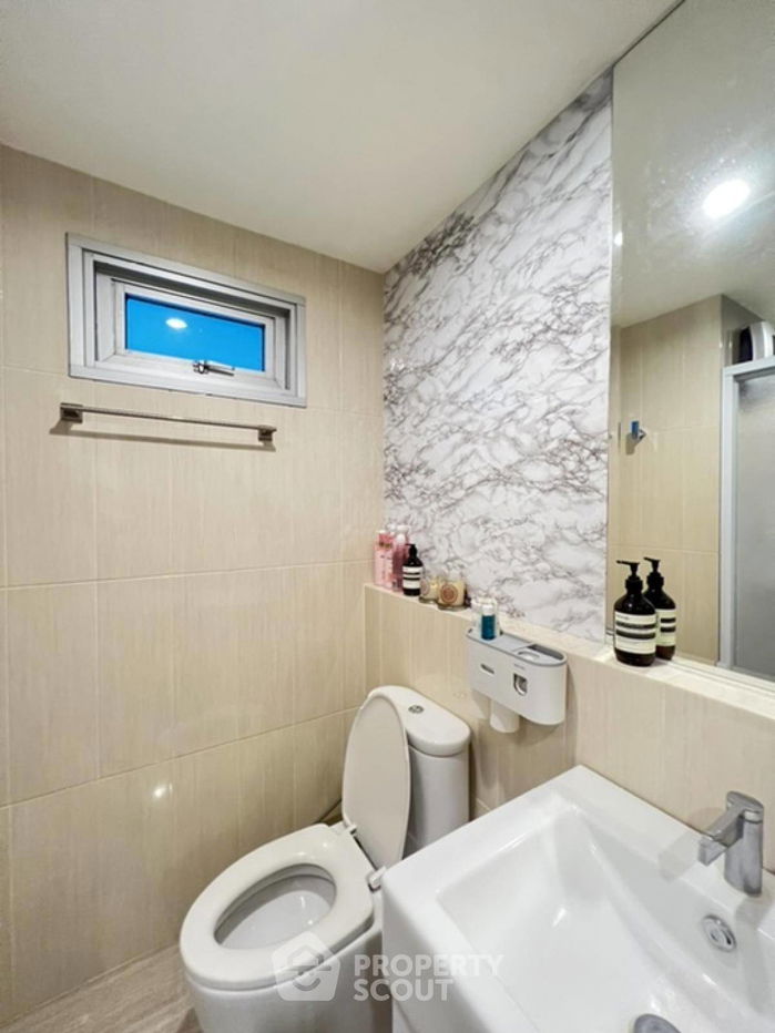 picture 2-BR Condo at Life Ratchadapisek near MRT Huai Khwang (ID 1541819) - 9/12