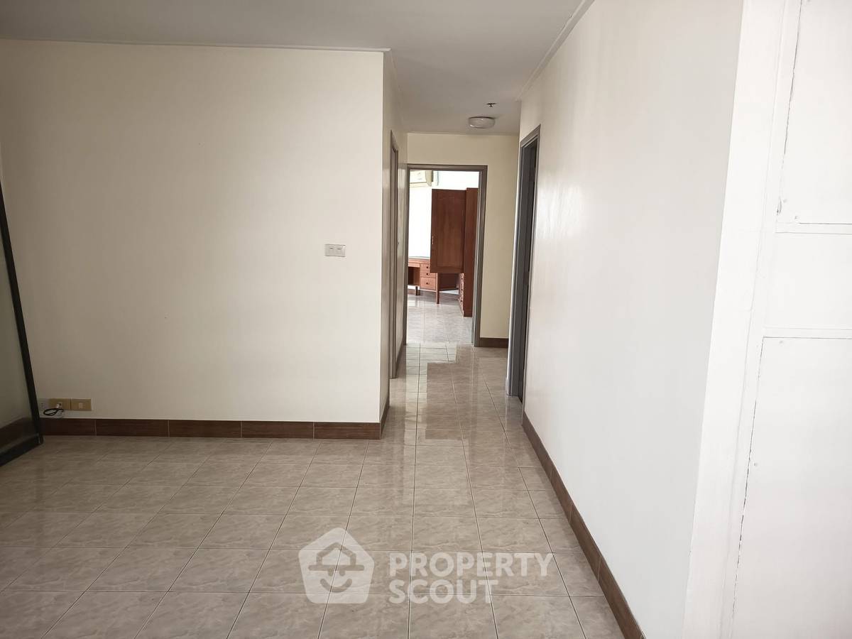 picture 3-BR Condo at View Talay 3 close to Phratamnak (ID 2209600) - 6/12
