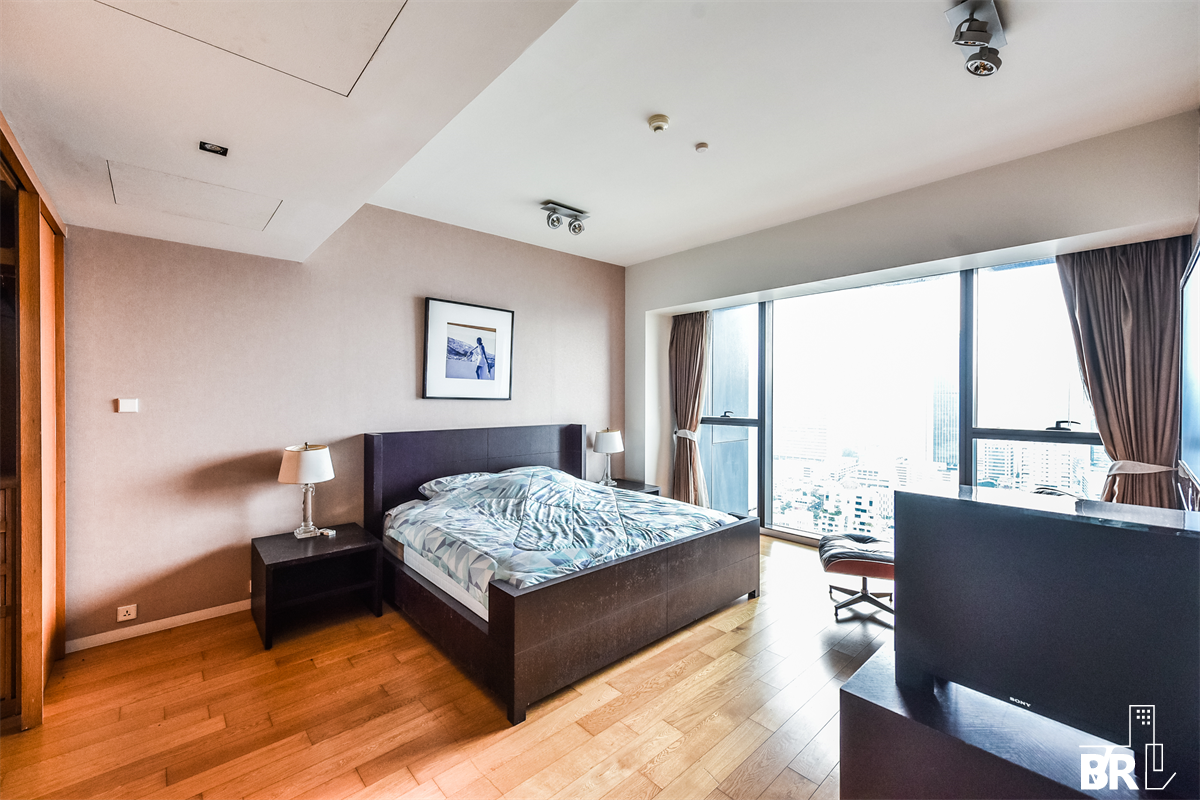 picture The Privilege of Luxury in an Economic Hub Location The Met - 8/10