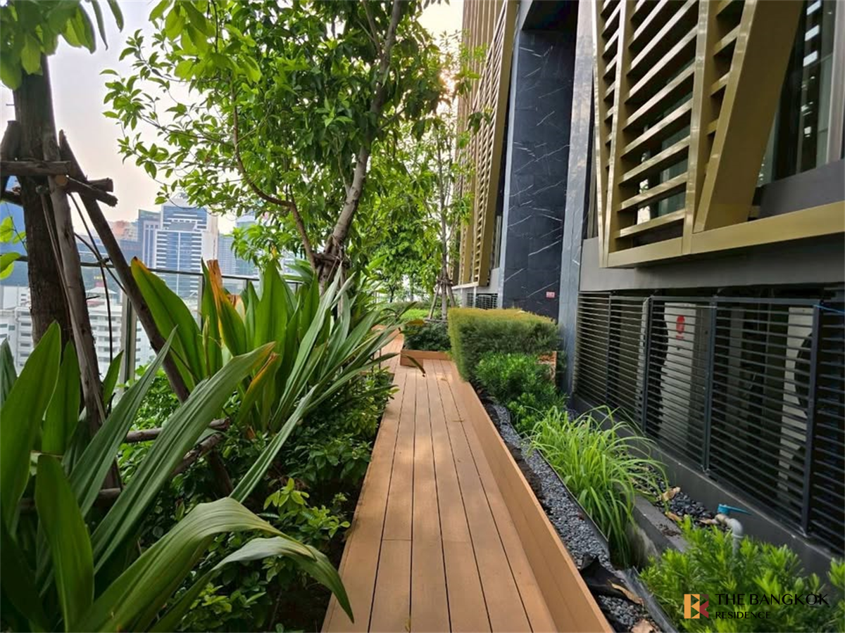 picture NOBLE STATE 39 Ultimate Luxury Condo in Business District near BTS Phrom Phong - 2/10