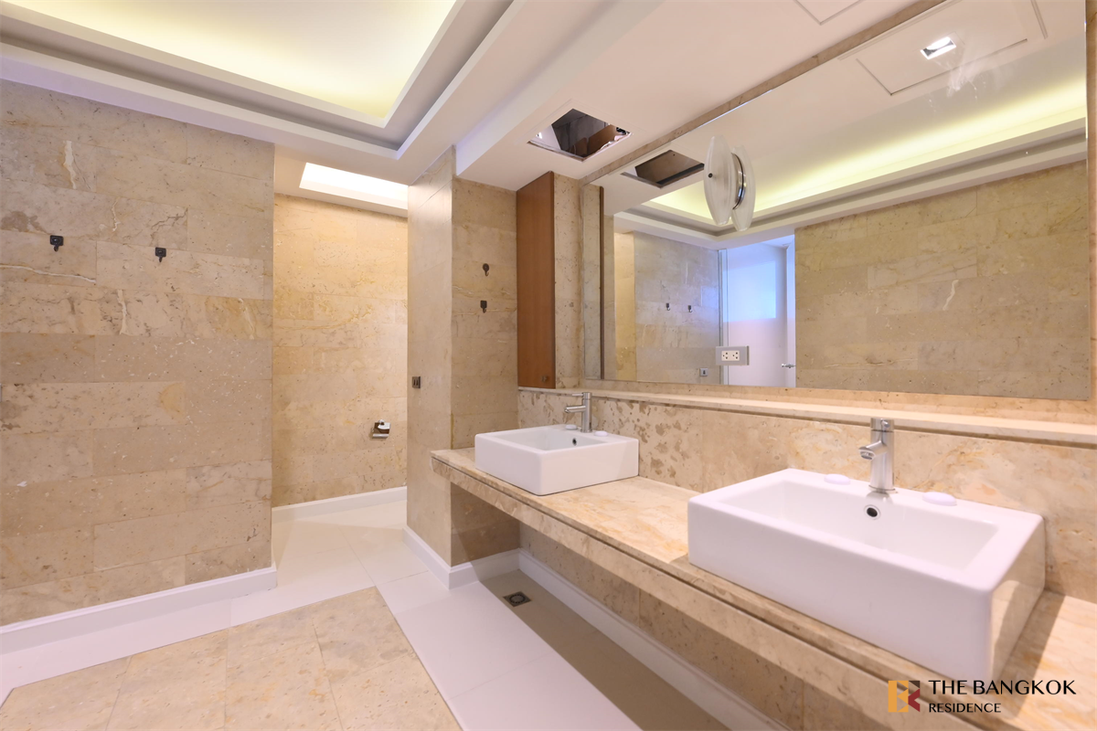 picture Ultimate Luxury Condo in Business District The Lakes near BTS Asok - 9/10