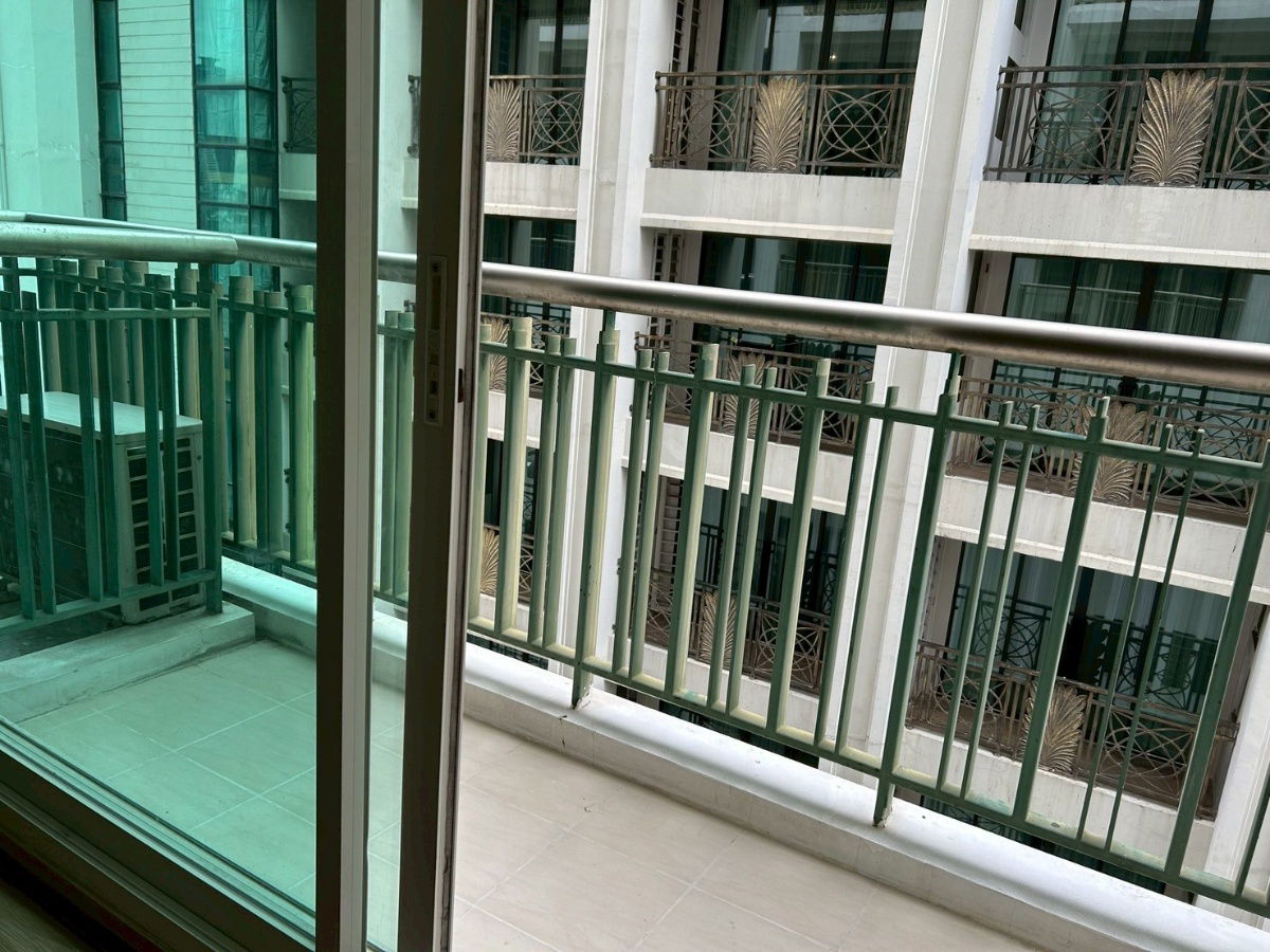 รูป ห้องใหญ่ 50 ตร.ม. 1 ห้องนอน แต่งสวย เฟอร์นิเจอร์ครบพร้อมเข้าอยู่ BTS Asoke (~600 m.) / MRT Sukhumvit (~500 m.) - รูปที่ 9/9