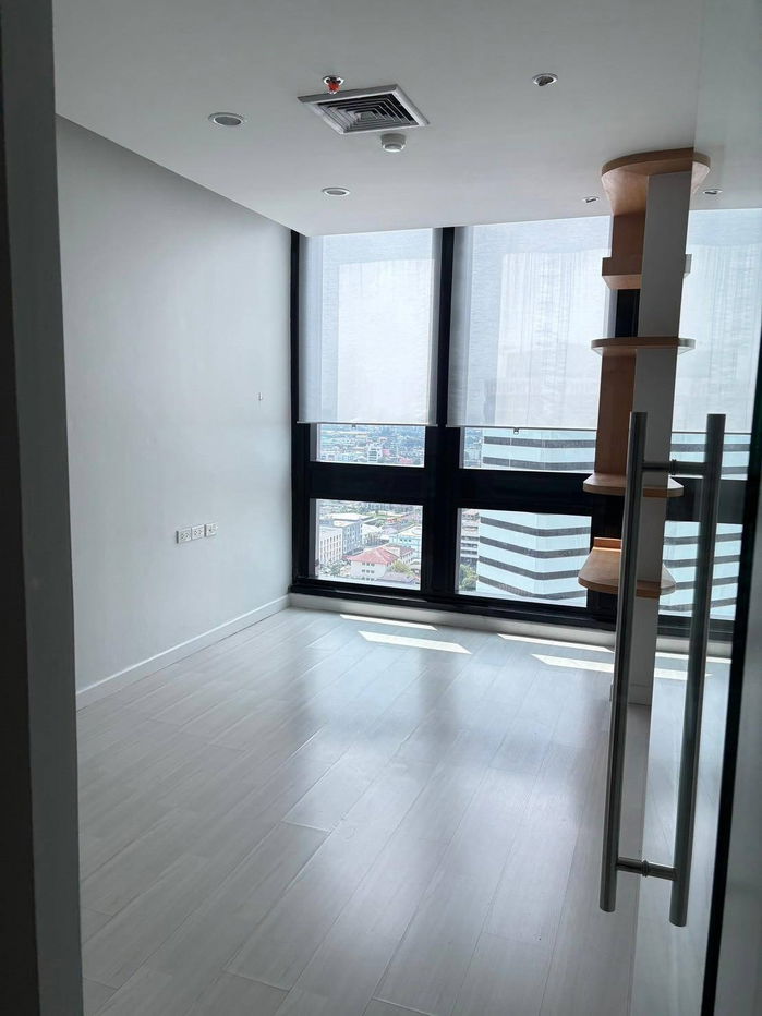picture For rent, office space, potential location, convenient travel, suitable for all sizes of businesses. Line ID: @951qfbfi - 4/16