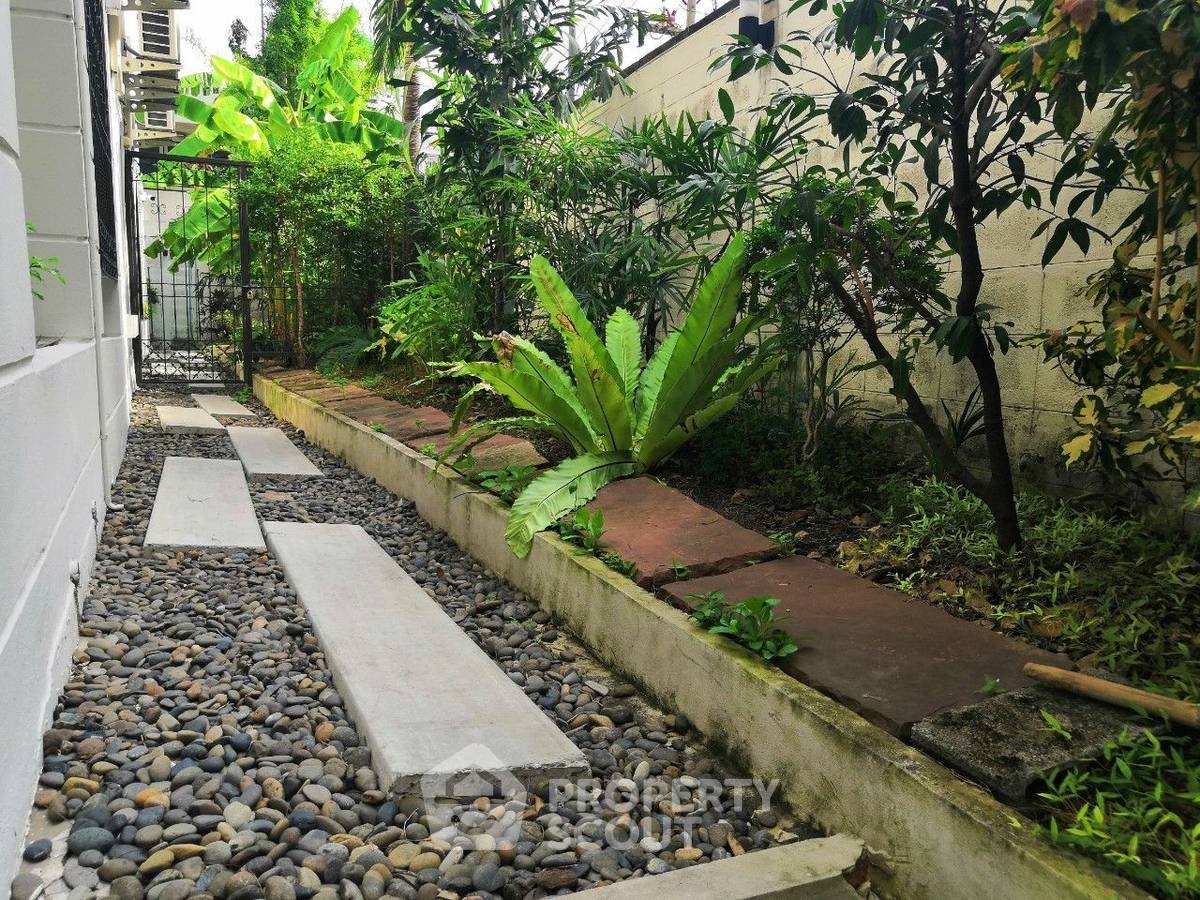 picture 4-BR Condo at Lily House Mansion near MRT Phetchaburi (ID 666419) - 10/18