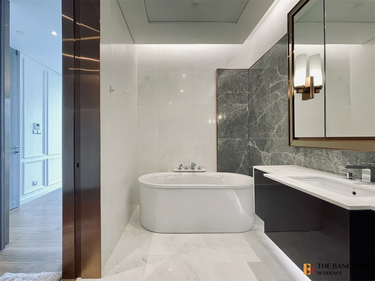 picture Live the Luxury Style in a High-potential Location Sindhorn Tonson - 8/10