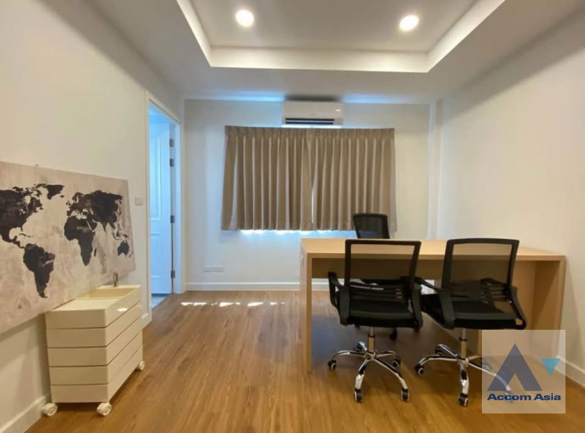 รูป 🔼🔽 AccomA 📩 Fully Furnished,Newly renovated,Pet friendly 4 BR Townhouse @Plus Park Avenue Lasalle - Srinakarin (AA42913) - รูปที่ 9/17