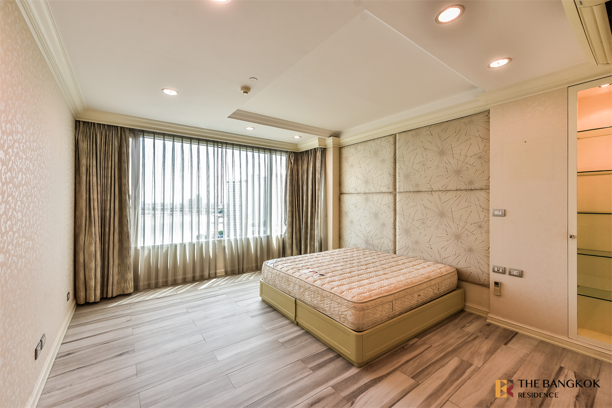 picture The Privilege of Luxury in an Economic Hub Location Watermark Chaophraya River - 1/10