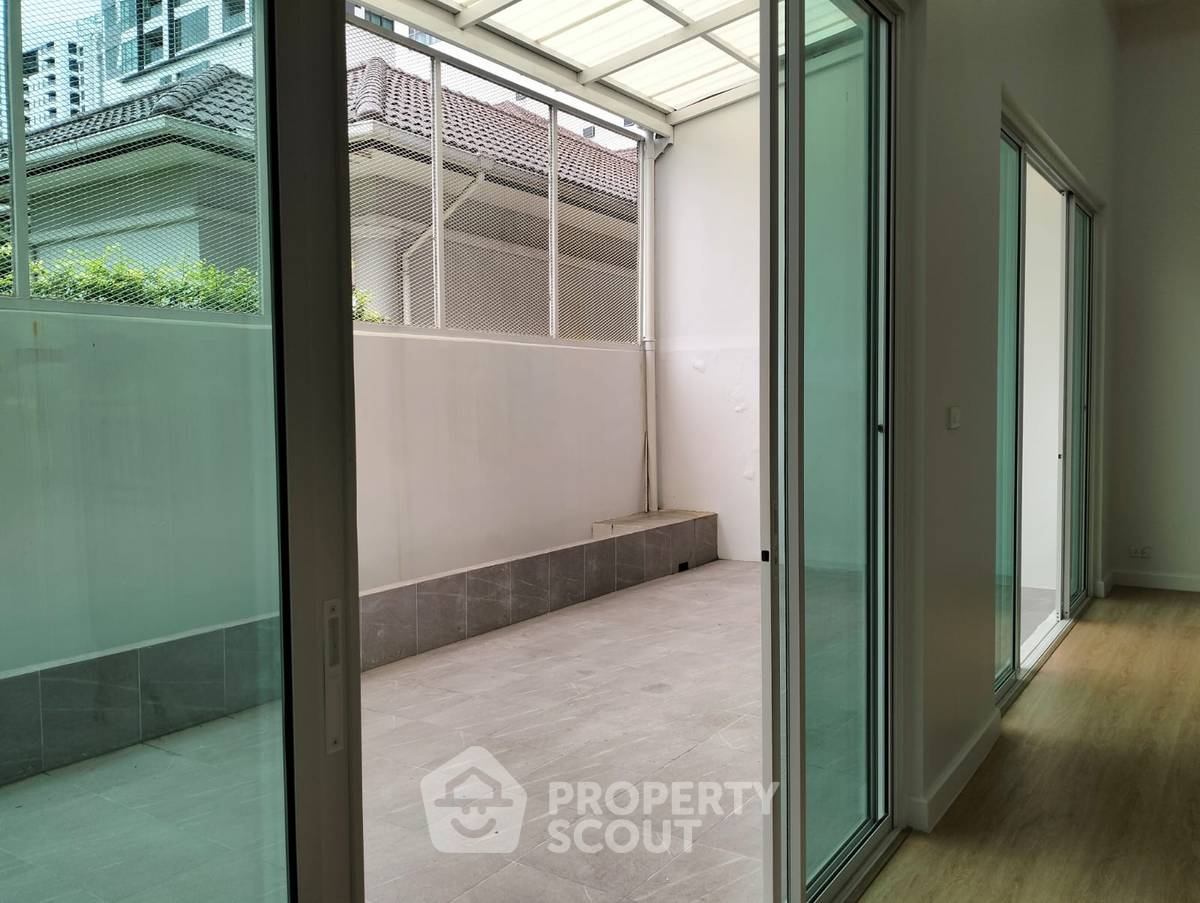 picture 4-BR Townhouse near MRT Sukhumvit (ID 2098222) - 15/20