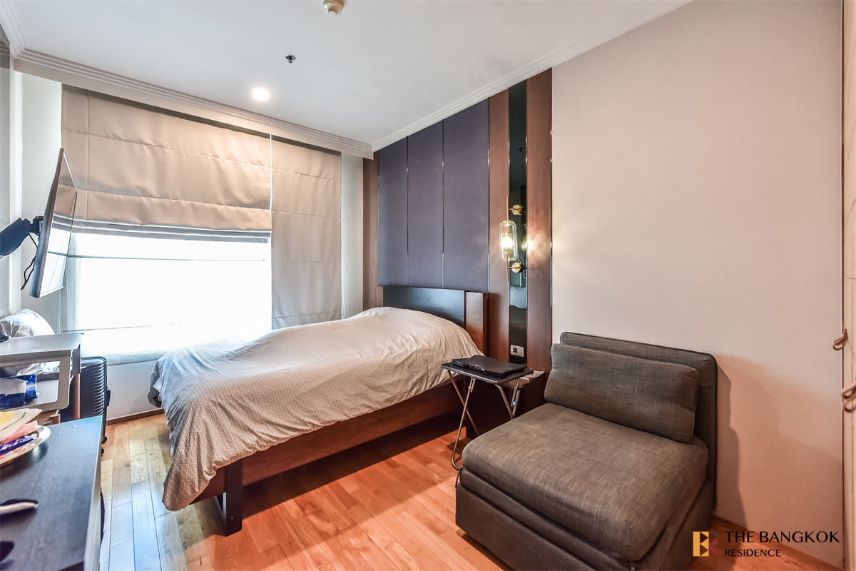 picture The Empire Place Luxury Condo at Special Price - 4/10