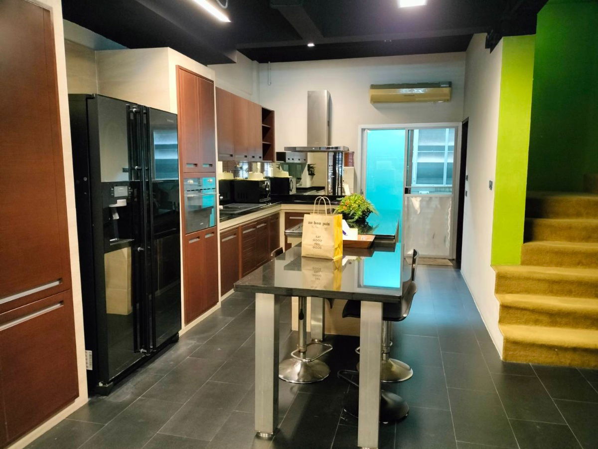 รูป ขาย โฮมออฟฟิส เนอวานา พาร์ค สุขุมวิท77 3 ชั้น 4 นอน ที่ Line : @homefinder - รูปที่ 6/23