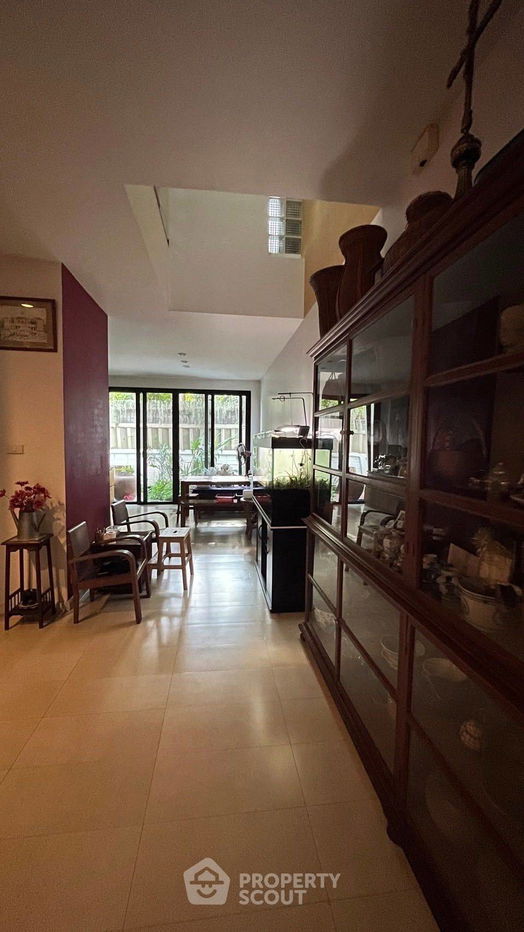 รูป ทาวน์เฮาท์ 4-ห้องนอน ใน ช่องนนทรี (ID 2204276) - รูปที่ 9/12